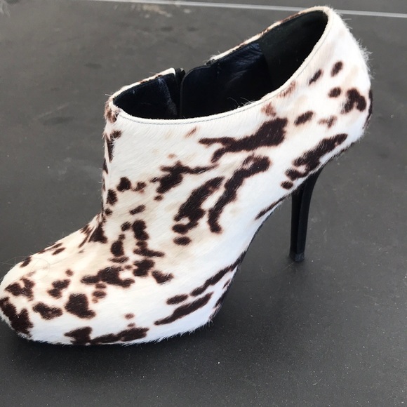 Gently used Balenciaga booties with box. - Picture 2 of 5